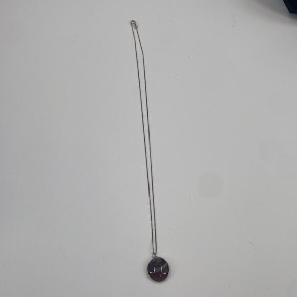 Sterling silver purple glass circle pendant - Picture 5 of 6